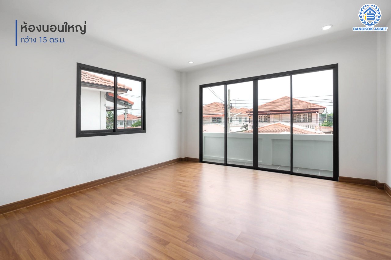 บ้านมือสองตกแต่งใหม่ ม.พระปิ่น2 ติดถนนบรมราชชนนี ทาวน์เฮ้าส์หลังใหญ่ เนื้อที่ 30 ตร.ว. ฟังก์ชัน 2 ห้องนอน 2 ห้องน้ำ จอดรถได้ 1 คัน บนทำเลศักยภาพ เชื่อมต่อหลายเส้นทาง ใกล้เซ็นทรัลปิ่นเกล้า ม.มหิดล , ทางด่วน "กาญจนาภิเษก"